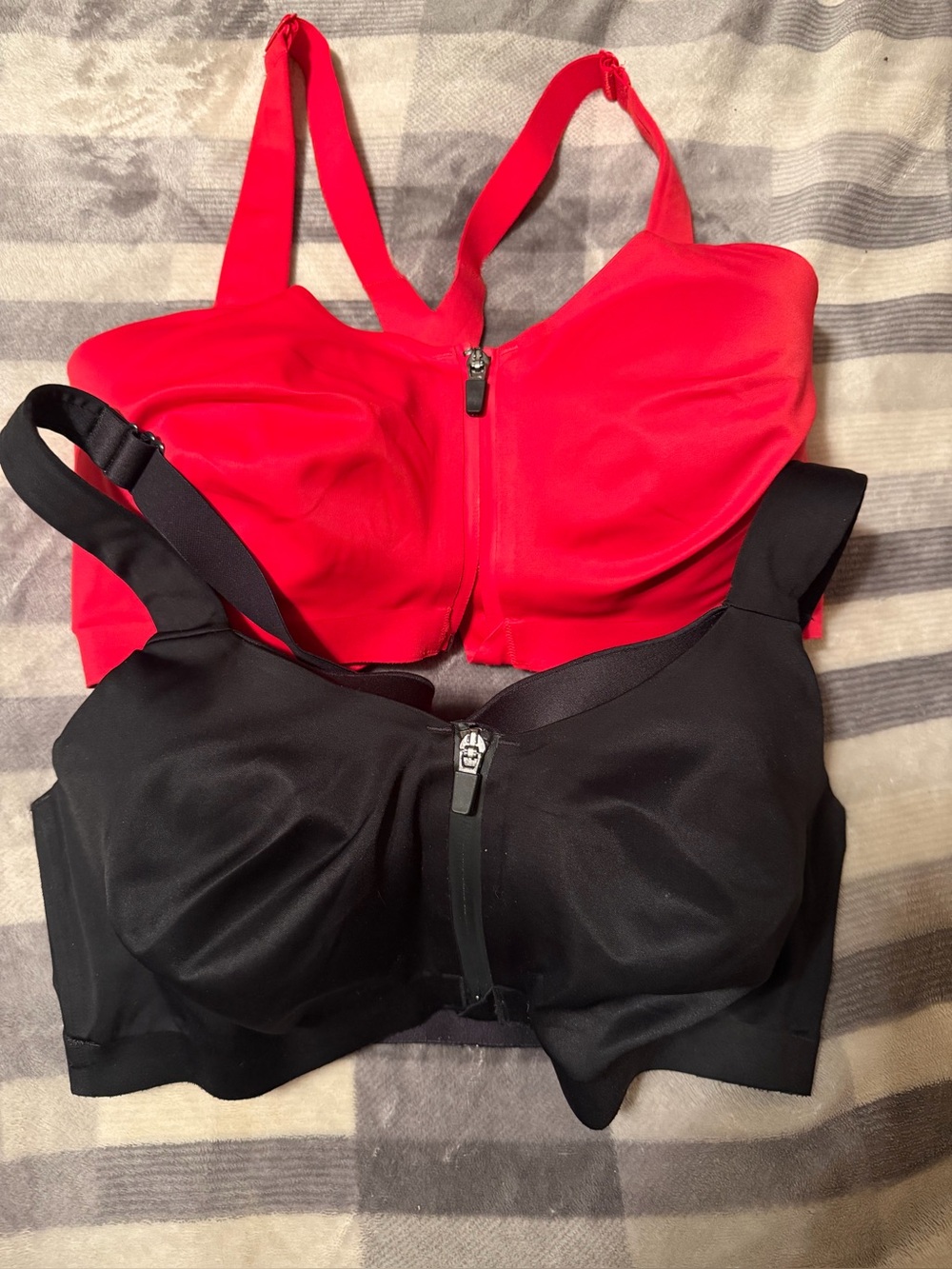 Victoria’s Secret Incredible Knockout Sports Bras ~ Size 36DDD ~